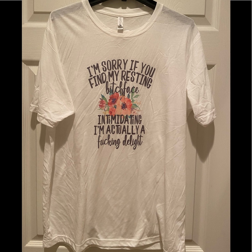 NWT! Fllowers in middle funny T-shirt sz large